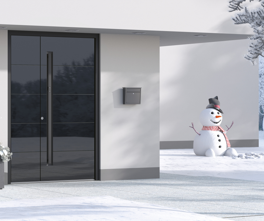 Porta d’ingresso nera in alluminio con una sezione laterale senza vetro.