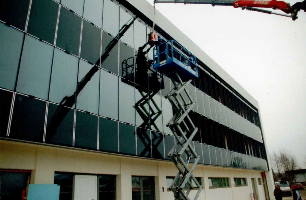 Lavori di costruzione presso la moderna vetreria e verniciatura Inotherm a Ribnica