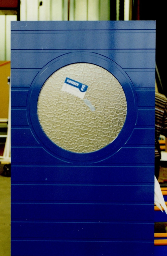 Vecchia immagine di una delle prime porte d’ingresso Inotherm